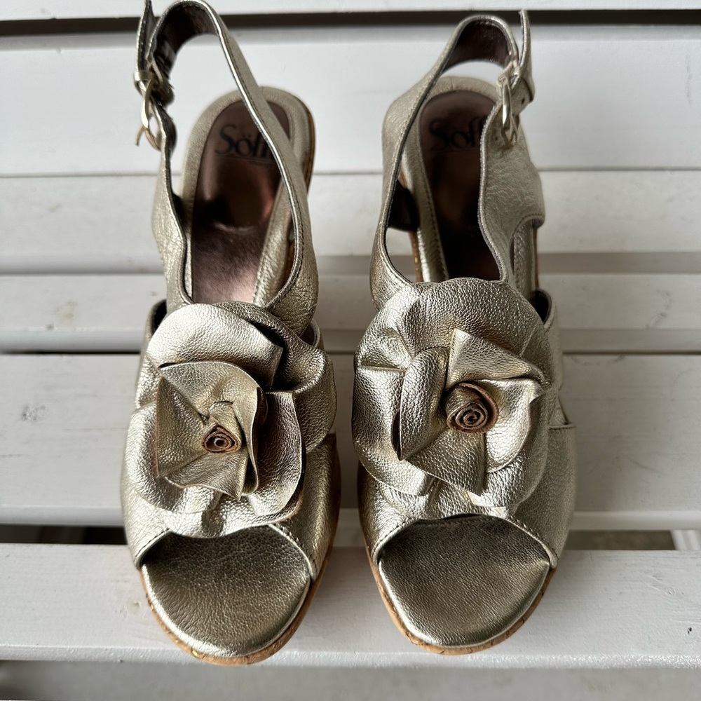 Sofft brand platform sandals size 9